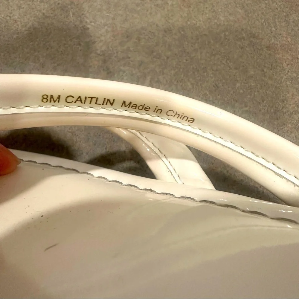 J. McLaughlin Caitlin White Patent Leather Flip Flops Slip On Sandals Thongs 8